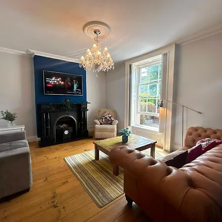 Elegant 4bdr 4ba Luxury Heart Of Rathmines בית נופש