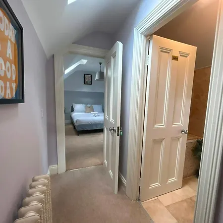 בית נופש Elegant 4bdr 4ba Luxury Heart Of Rathmines *